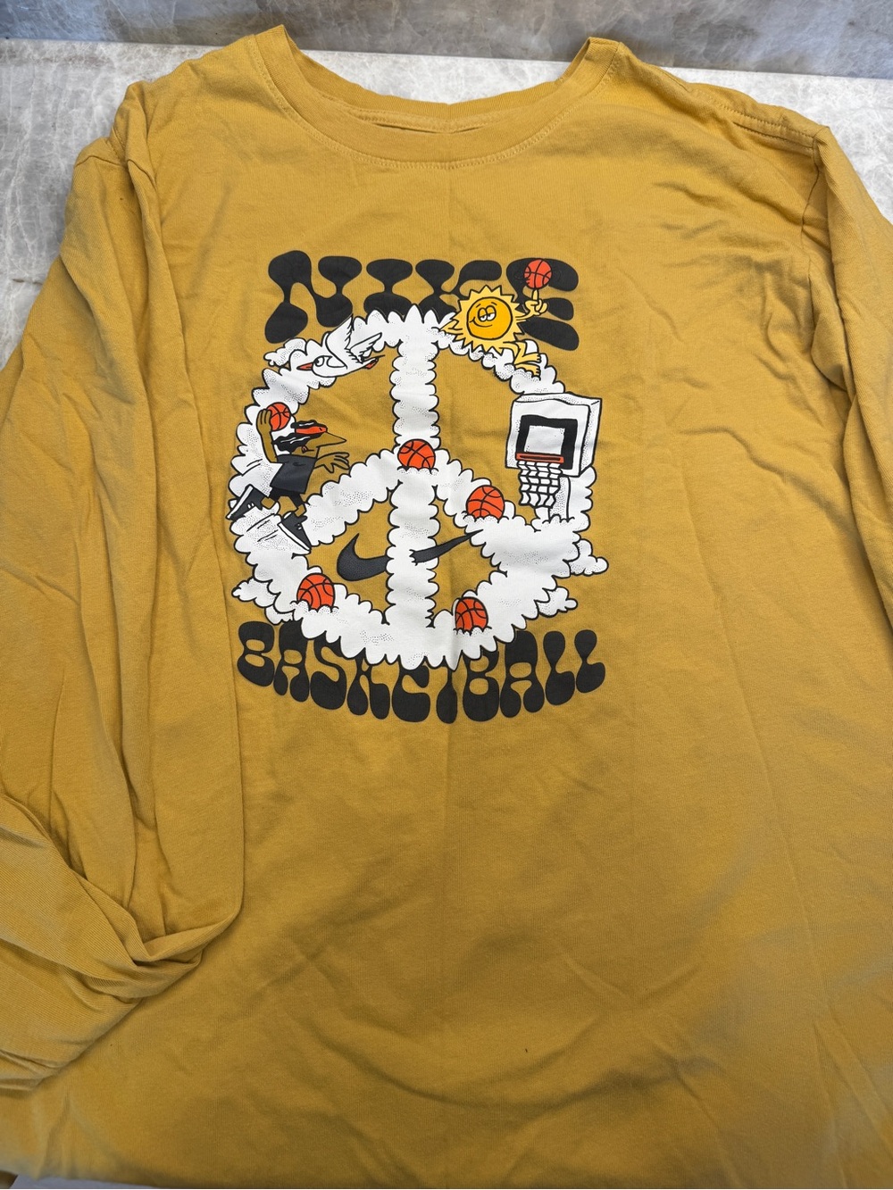 Nike Basketball Graphic Long Sleeve Tee Wheat Gold XXL